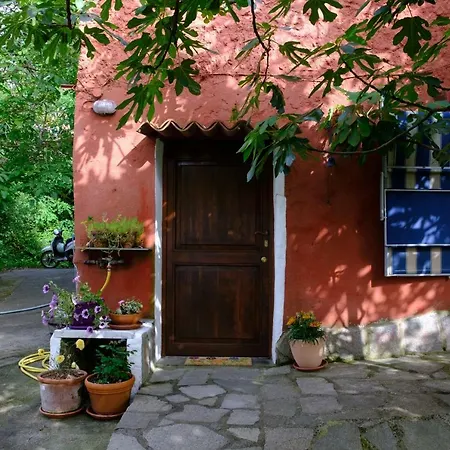 La Casa Nel Bosco-camera Con Giardino Vicino Lerici Affittacamere Trebiano