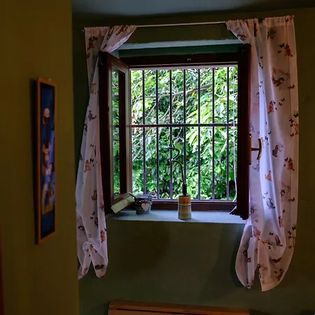 La Casa Nel Bosco-camera Con Giardino Vicino Lerici Affittacamere Trebiano