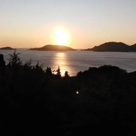 La Casa Nel Bosco-camera Con Giardino Vicino Lerici *