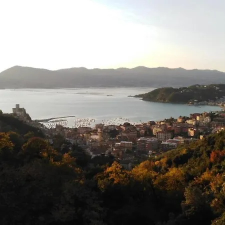 La Casa Nel Bosco-camera Con Giardino Vicino Lerici Trebiano