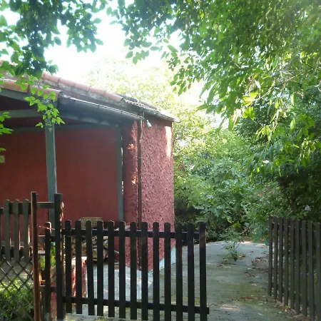 La Casa Nel Bosco-camera Con Giardino Vicino Lerici Trebiano